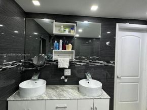 260 NW 57th Ct, Miami FL 33126
