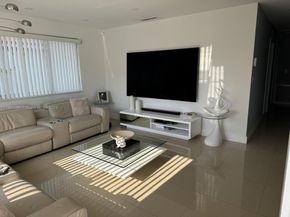 260 NW 57th Ct, Miami FL 33126