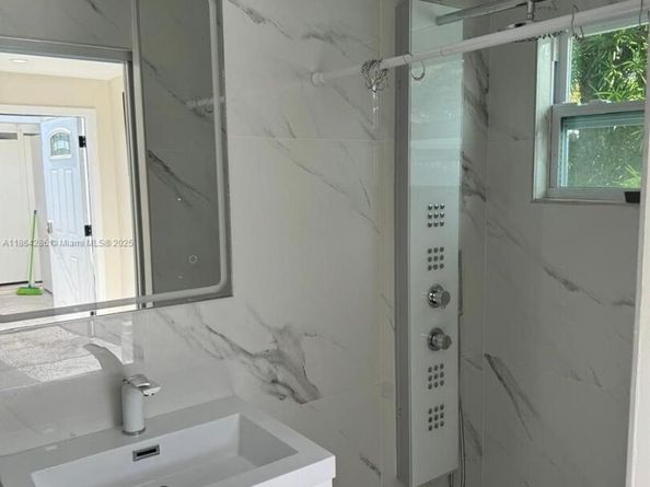 260 NW 57th Ct, Miami FL 33126