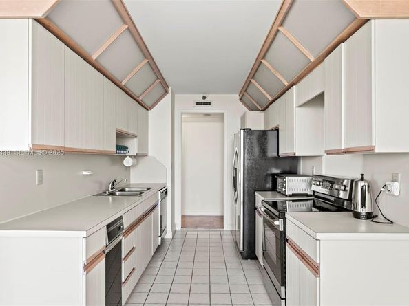 19500 Turnberry Way 26C, Aventura FL 33180