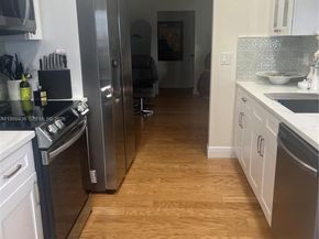 8221 NW 14th St, Plantation FL 33322
