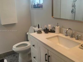 8221 NW 14th St, Plantation FL 33322