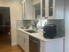 8221 NW 14th St, Plantation FL 33322