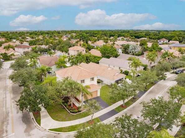 1326 Majesty Ter, Weston FL 33327