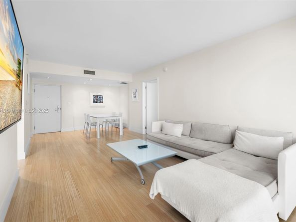 6801 Collins Ave Door1409 (deed 1401), Miami Beach FL 33141