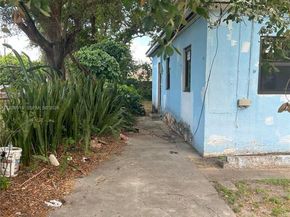 2281 NW 153rd St, Miami Gardens FL 33054