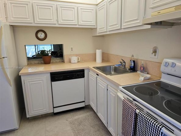 1103 NW 58th Ter 321, Sunrise FL 33313