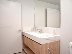 11 NE 6th St 1109, Miami FL 33132