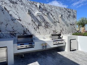 1611 SW 2nd Av 306, Miami FL 33129