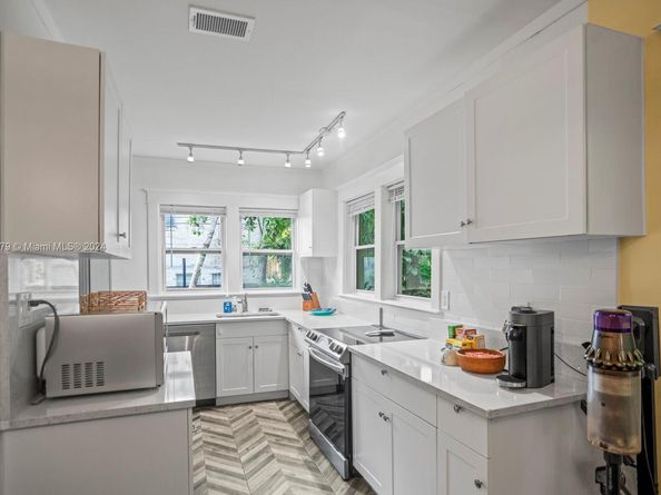 46 NE 43rd St, Miami FL 33137