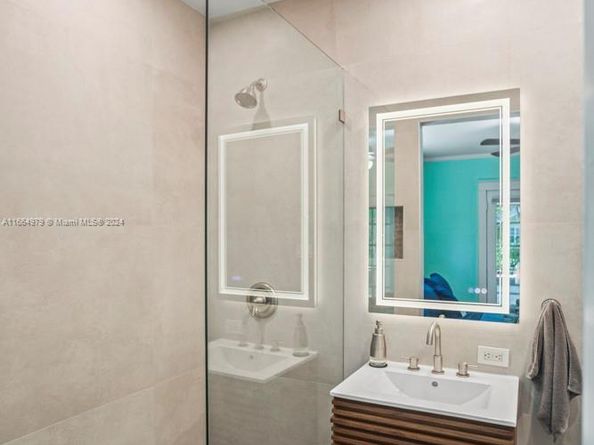 46 NE 43rd St, Miami FL 33137