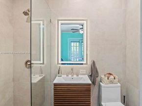 46 NE 43rd St, Miami FL 33137