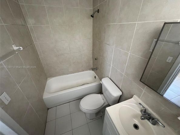 2440 NW 208th St, Miami Gardens FL 33056