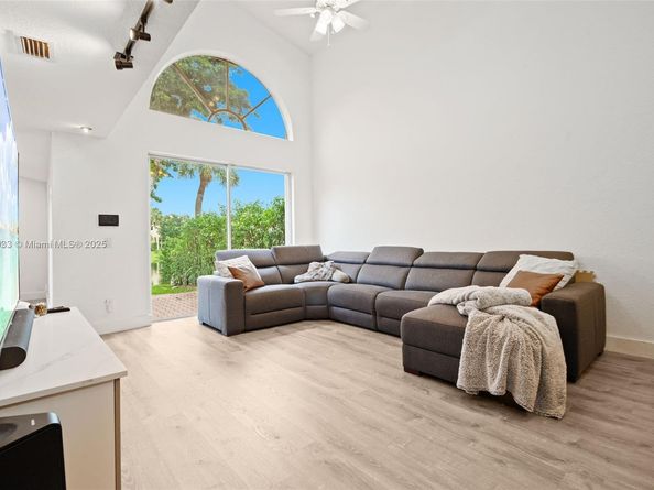 1611 SW 158th Ave, Pembroke Pines FL 33027