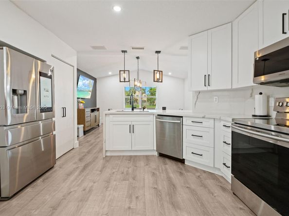 1611 SW 158th Ave, Pembroke Pines FL 33027