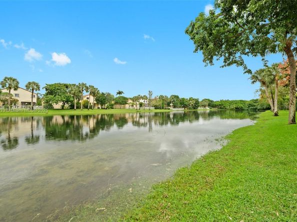 1611 SW 158th Ave, Pembroke Pines FL 33027