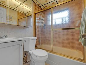 6811 Thomas St, Hollywood FL 33024