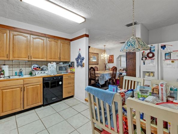 6811 Thomas St, Hollywood FL 33024