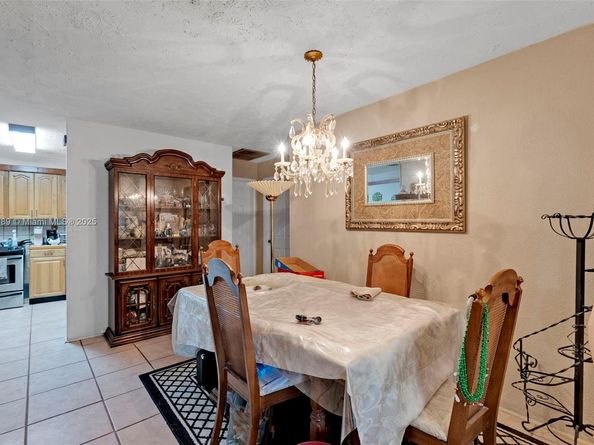 6811 Thomas St, Hollywood FL 33024