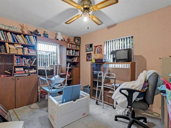 6811 Thomas St, Hollywood FL 33024