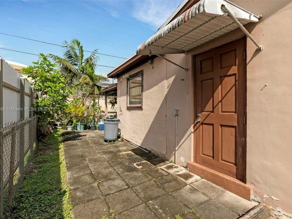 6811 Thomas St, Hollywood FL 33024