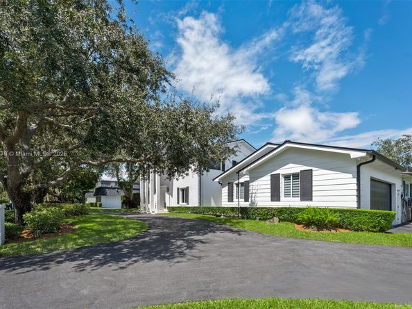 7425 SW 115th St, Pinecrest FL 33156