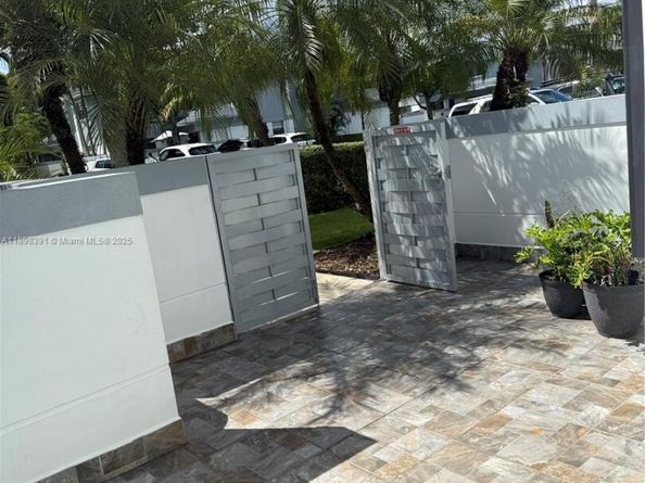 9869 NW 52nd Ter, Doral FL 33178