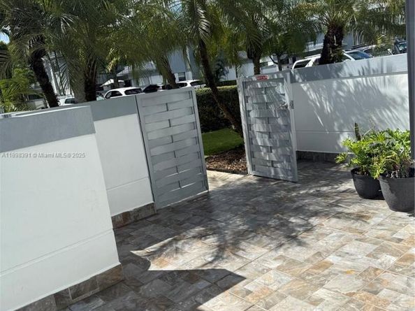 9869 NW 52nd Ter, Doral FL 33178