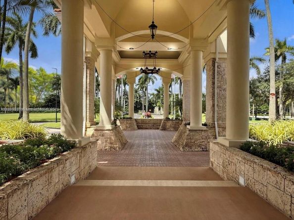 9869 NW 52nd Ter, Doral FL 33178