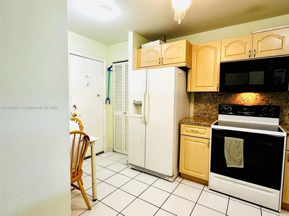 1690 NE 191st St 3051, Miami FL 33179