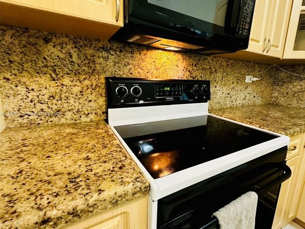 1690 NE 191st St 3051, Miami FL 33179