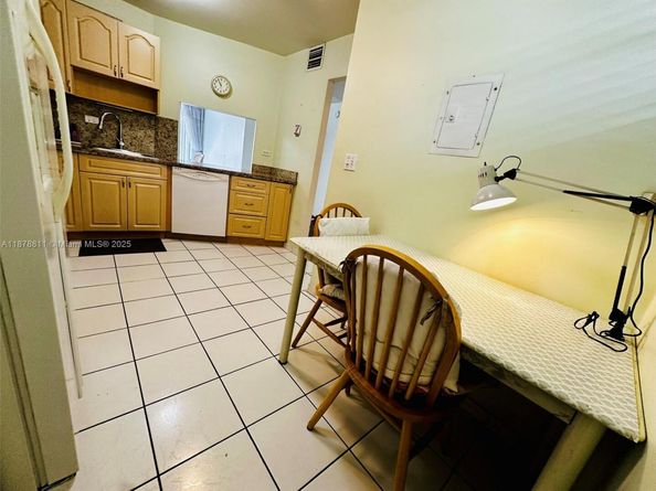 1690 NE 191st St 3051, Miami FL 33179