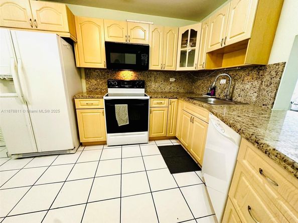 1690 NE 191st St 3051, Miami FL 33179