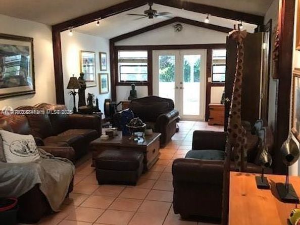 8550 Miller Dr, Miami FL 33155