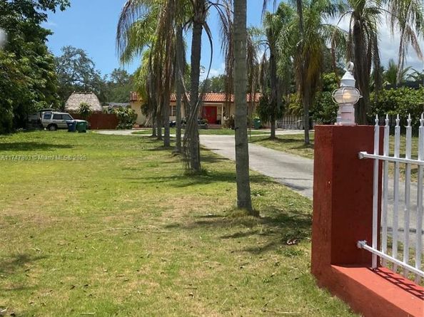 8550 Miller Dr, Miami FL 33155