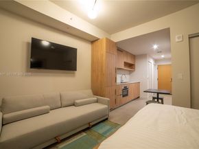 11 NE 6TH 1908, Miami FL 33132