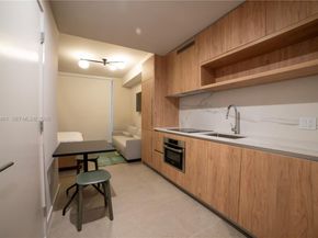 11 NE 6TH 1908, Miami FL 33132