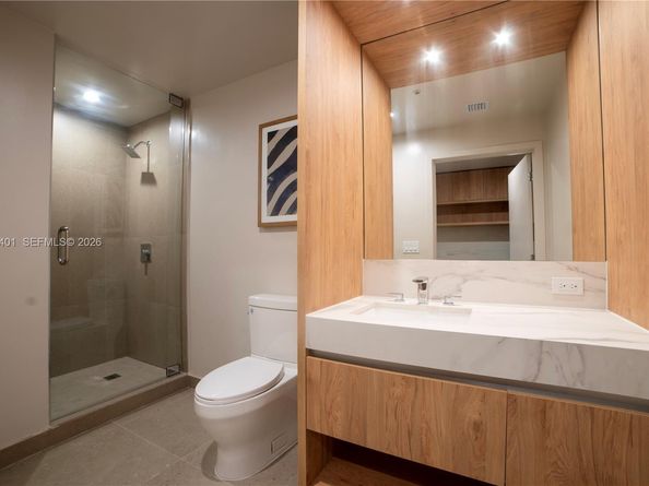 11 NE 6TH 1908, Miami FL 33132