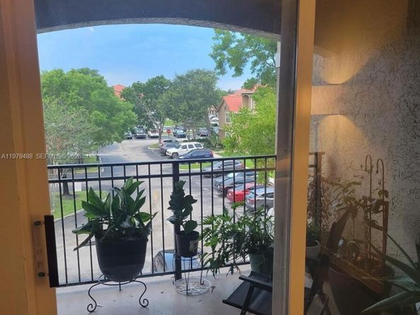 11700 SW 2 13307, Pembroke Pines FL 33025