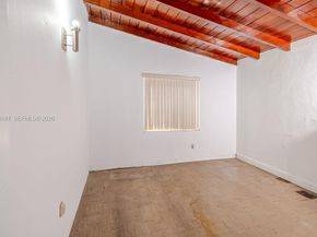 670 SE 1st St, Hialeah FL 33010