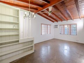 670 SE 1st St, Hialeah FL 33010