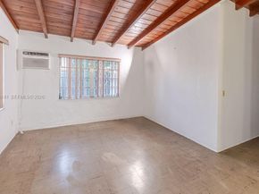 670 SE 1st St, Hialeah FL 33010