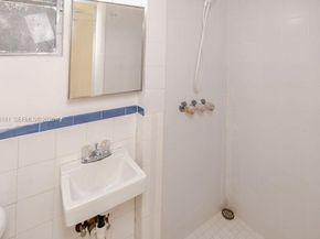 670 SE 1st St, Hialeah FL 33010