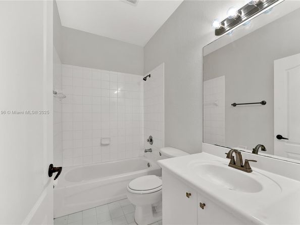 8450 NW 113th Psge, Doral FL 33178