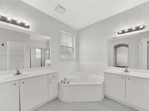 8450 NW 113th Psge, Doral FL 33178