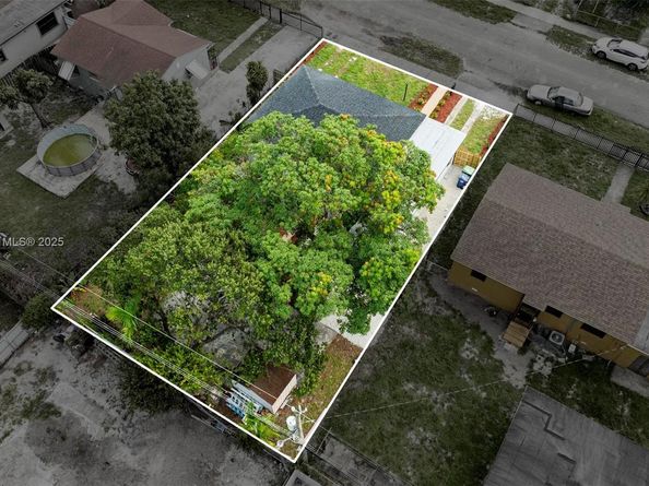 2941 NW 69th Ter, Miami FL 33147