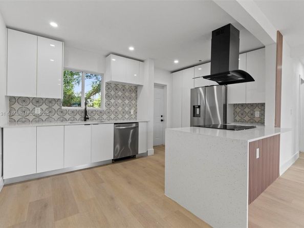 2941 NW 69th Ter, Miami FL 33147