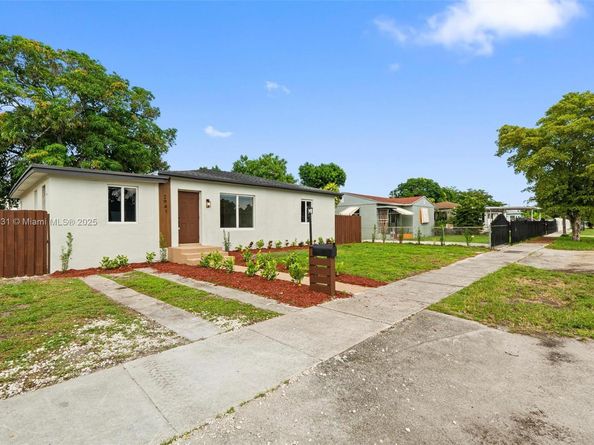 2941 NW 69th Ter, Miami FL 33147