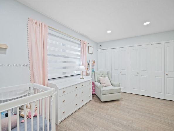 11318 NW 16th St, Pembroke Pines FL 33026