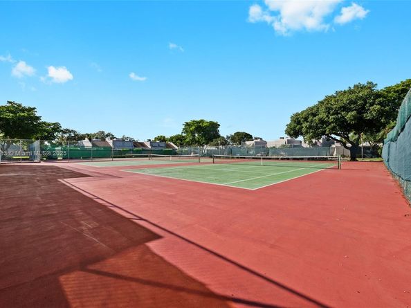 11318 NW 16th St, Pembroke Pines FL 33026